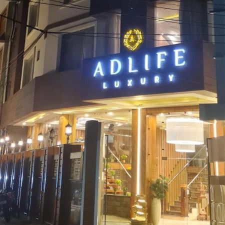 Hotel Adlife Luxury Srinagar  Bagian luar foto